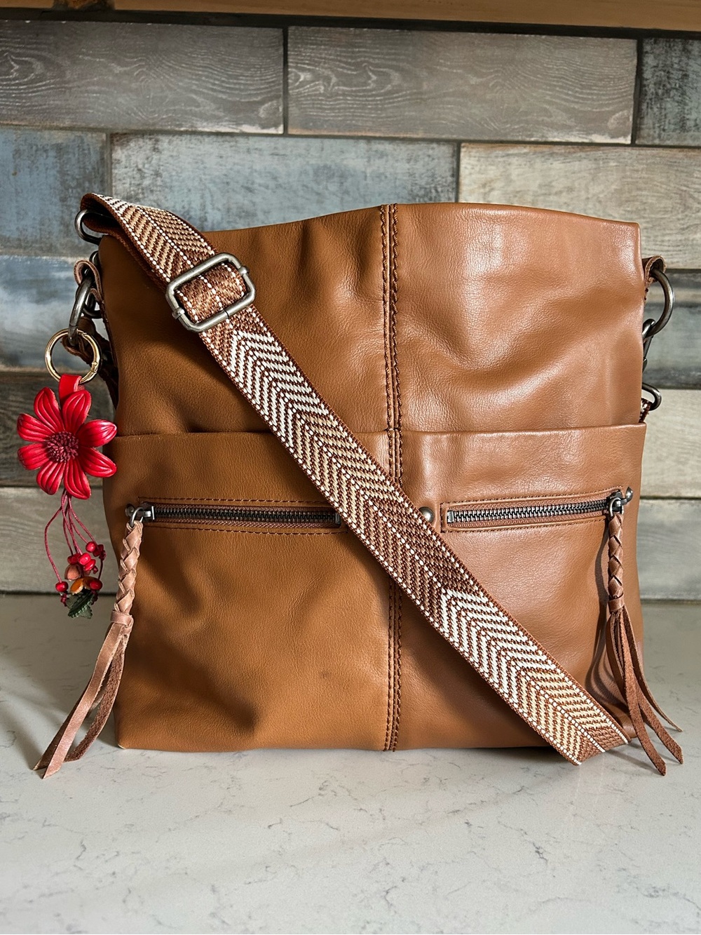 The Sak Leather Ashland Crossbody Shoulder Bag Cognac With Free Flower Charm - Picture 4 of 16